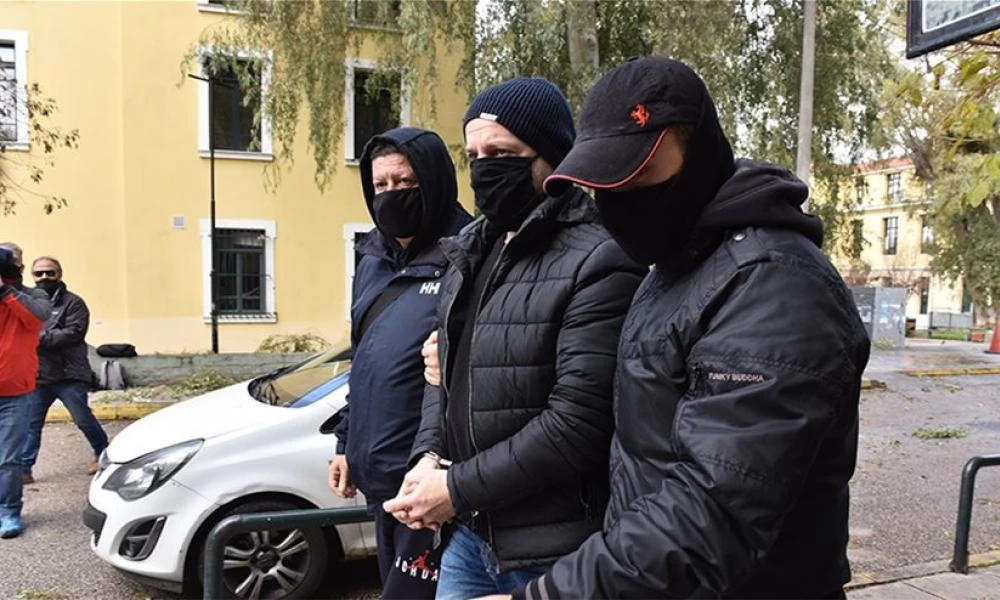 Υπόθεση Λιγνάδη: Με χειροπέδες ο Λιγνάδης στην Ευελπίδων